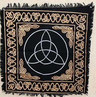 Triquetra altar or tarot cloth - Click Image to Close